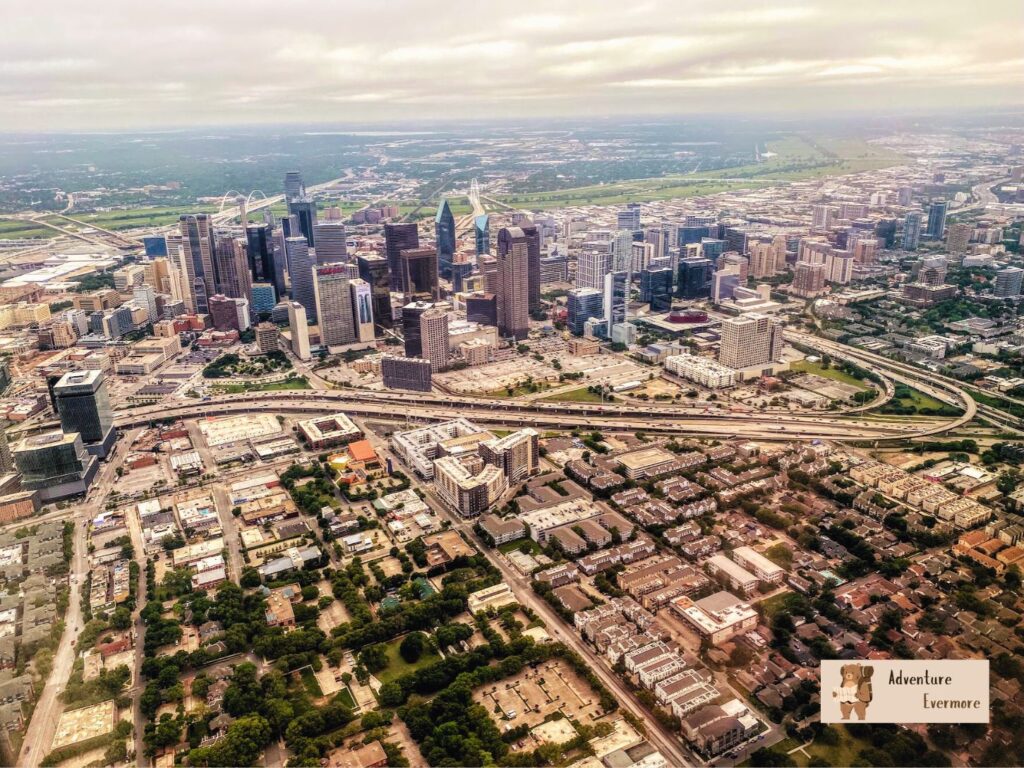 Dallas might not seem worth visiting to some because of its iffy weather, terrible driving, and large size with only a few days worth of attractions to see. 